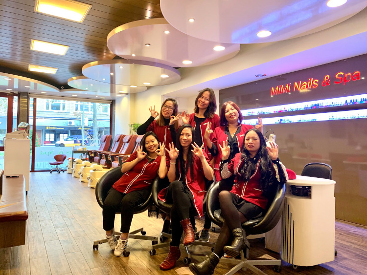 Onze salon en ons top team van nagel stylisten en pedicures.